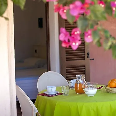 Ξενοδοχείο με διαμερίσματα S'incantu Villasimius